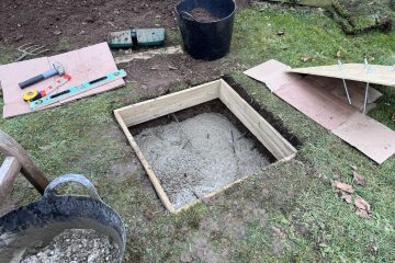 Adding timber support and start filling with concrete