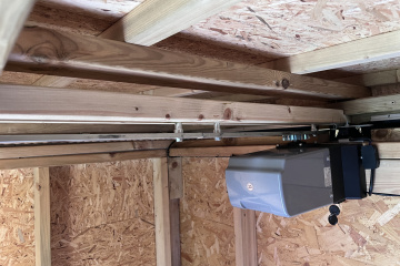 Inside roof rail beam added and toothed rail installed